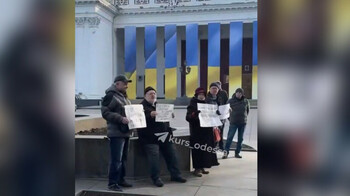 A Picketer Against the Demolition of the Vysotsky Monument Took Place in Odessa